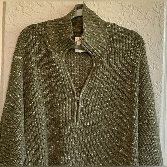 OFFLINE By Aerie Olive Green & White Chillside 3/4 Zipper Sweater - Picture 2 of 9
